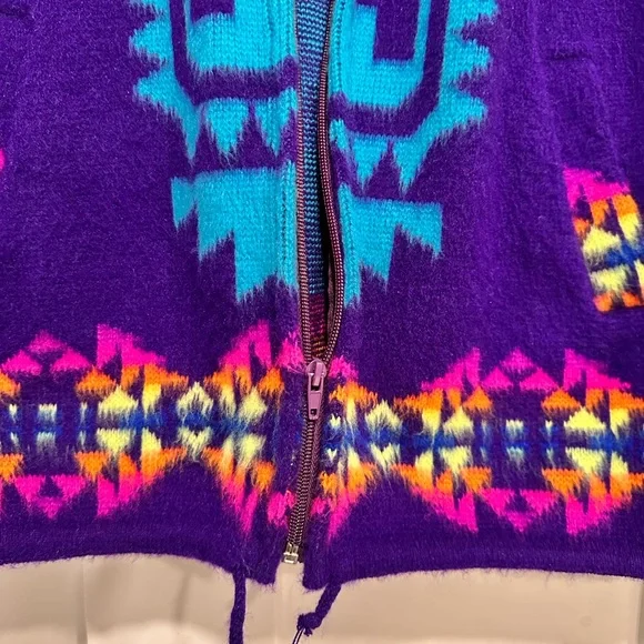 Beautiful Wool Zip Up Sweater - handcrafted Ecuador - Picture 5 of 6